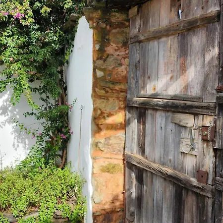 A Quinta Da Colina Adega Castanheira de Pera
